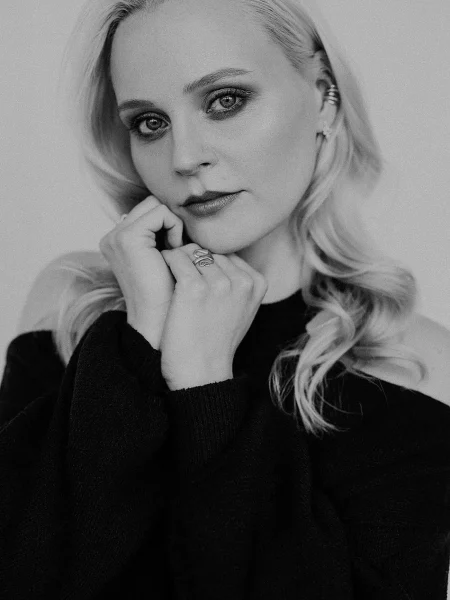 CHARACTER - JENNY LÖFFLER